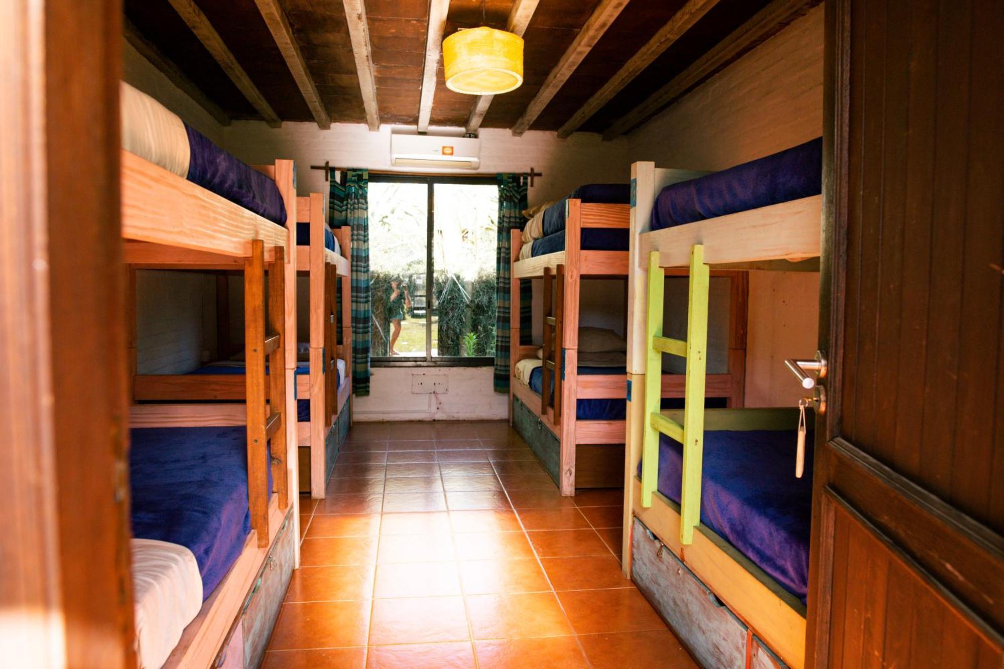 La Quinta Hostel & Suites Manantiales Exterior foto